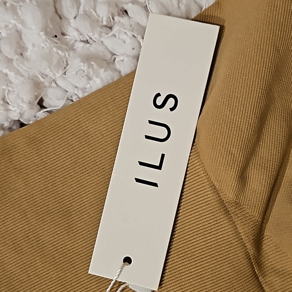 Ilus Label Shorts - Picture 10 of 13